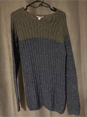 Men's Two-Tone Crewneck Sweater in Olive & Navy Heather